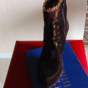 Weitzman,5.5,Heeled Fur lined bootie in Bown. EUC
